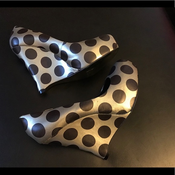 POUR LA VICTOIRE LEATHER POLKA DOT PLATFORM HEELS - Picture 5 of 12